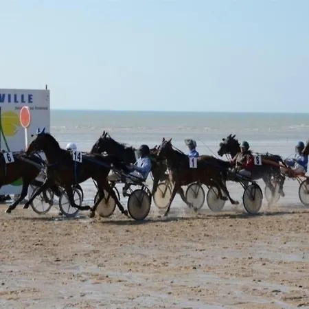 A Dans En Front De Mer De Type F3 Avec Balcon Апартаменты Жуллувиль-ле-Пен
